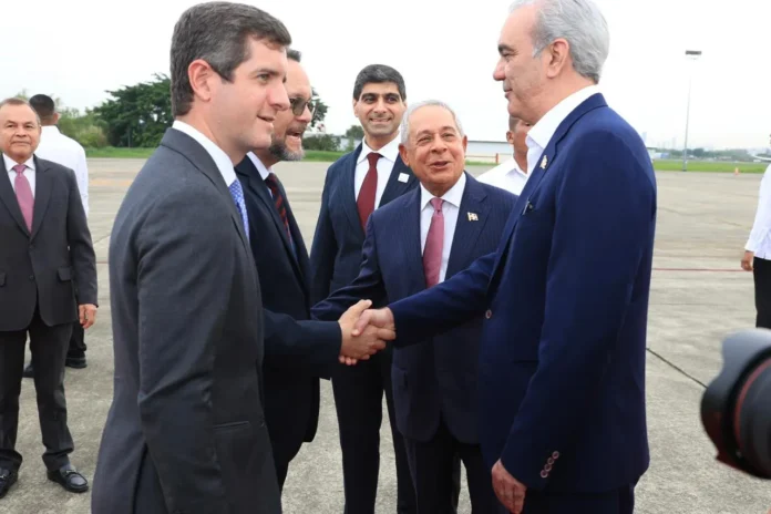 Presidente Abinader en cumbre de inversión