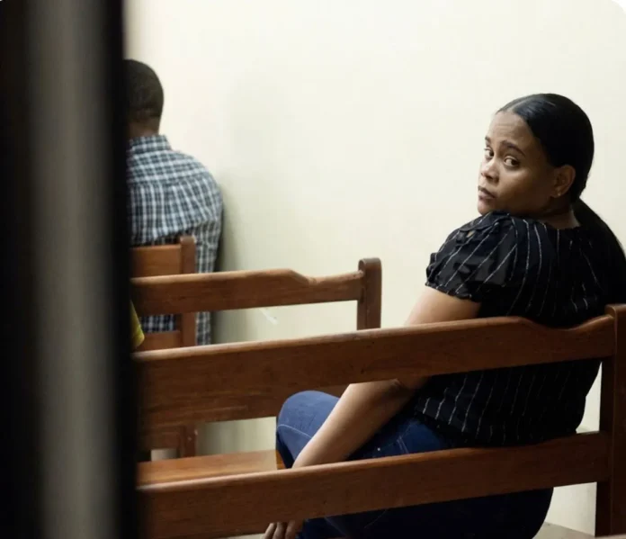 Madre arrestada por asfixiar a su hija