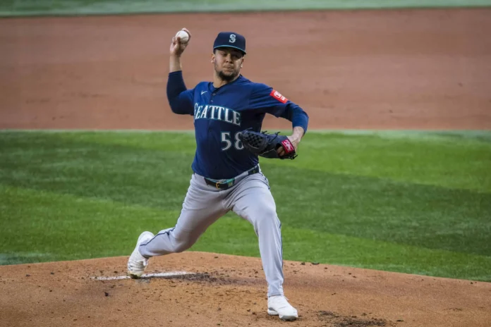 Luis Castillo lanza contra Astros en 2026.