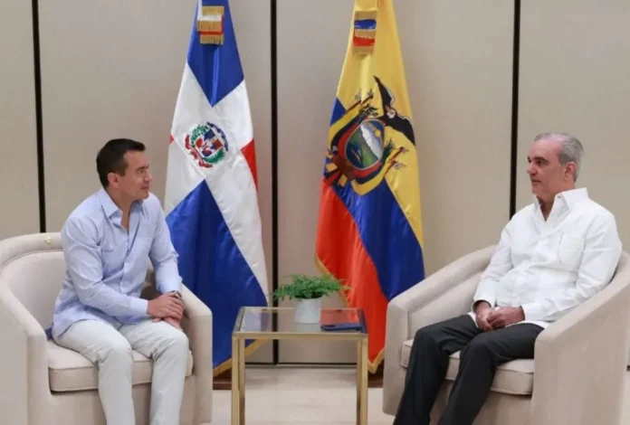 Abinader y Lasso discuten subsidios en reunión.