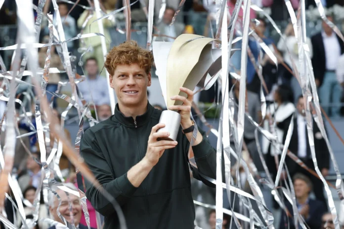 Jannik Sinner celebra su victoria en Madrid.
