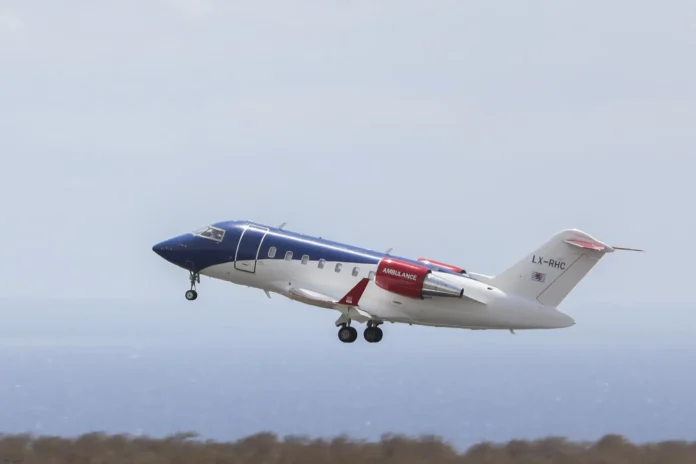 Avión ambulancia en Gran Canaria para repostar