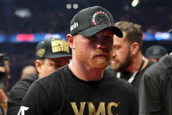 Canelo Álvarez y Christian Mbilli en combate