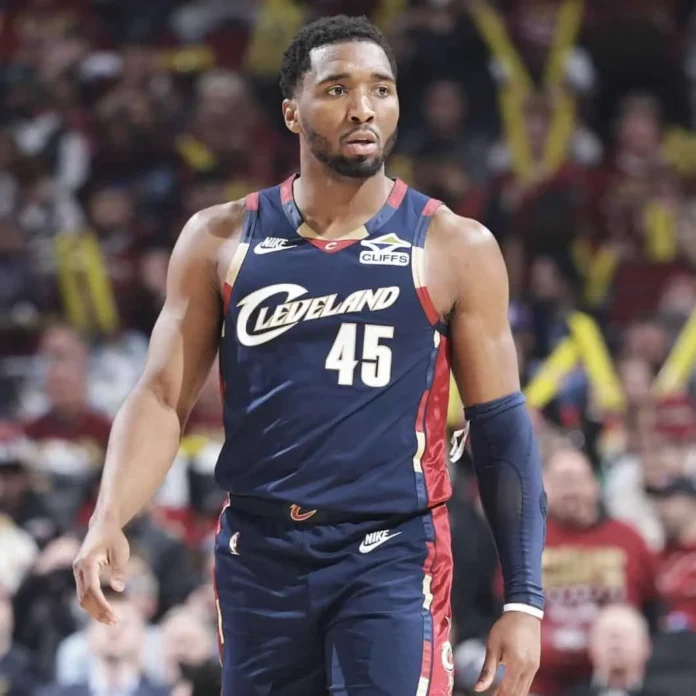 Cavaliers empatan serie con récord de Mitchell