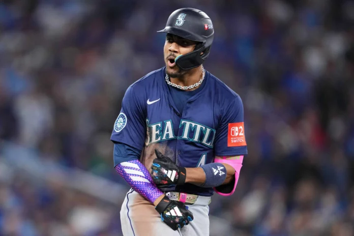 Julio Rodríguez conecta jonrón en juego.