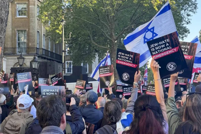 Starmer advierte a Irán sobre antisemitismo.