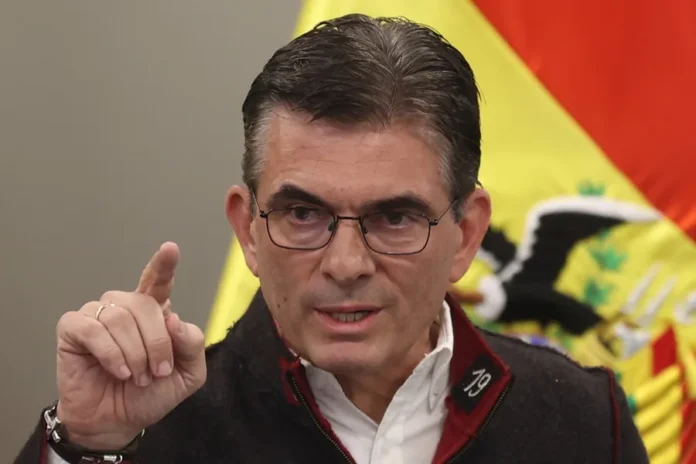 Paz reafirma respeto a la Constitución boliviana.