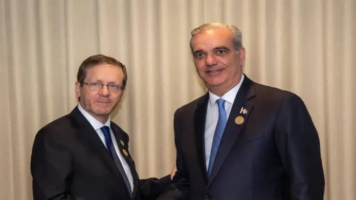 Luis Abinader se reúne con líderes internacionales.