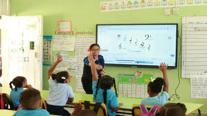 Avance del 21% en evaluación docente.