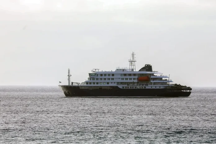 MV Hondius en Tenerife con protocolo especial