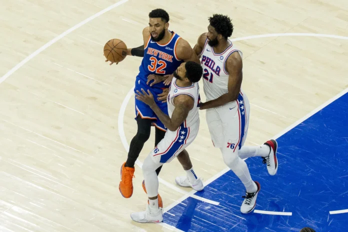 Knicks celebran victoria sobre 76ers en playoffs.