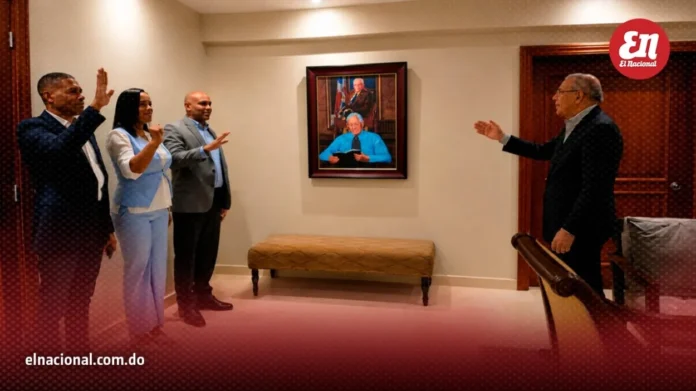 Danilo Medina juramenta nuevos dirigentes del PLD