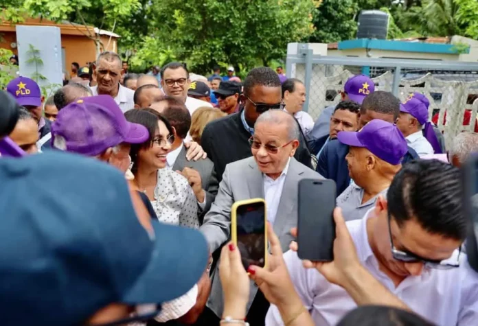 Danilo Medina critica prohibición de encuestas.