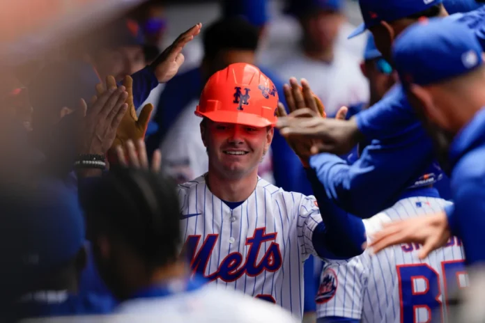 AJ Ewing celebra su primer jonrón.