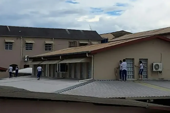 Adolescente abre fuego en escuela de Brasil