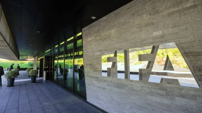 FIFA apoya clubes con fondos por jugadores.