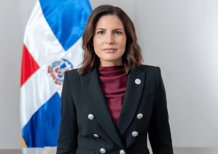 Embajadora dominicana promueve cultura en EE. UU.