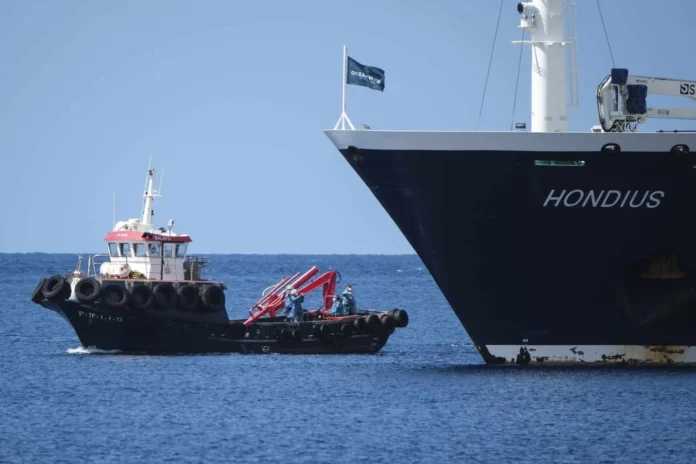 Desembarco de pasajeros del crucero MV Hondius.
