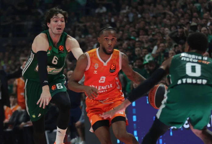 Jean Montero celebra victoria de Valencia Basket.