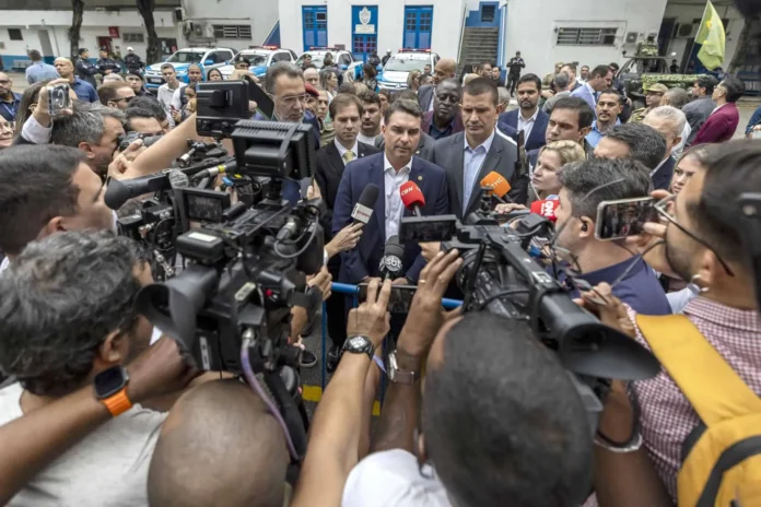 Flávio Bolsonaro en medio de escándalo electoral.
