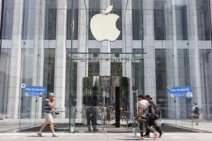 Apple paga 250 millones por demanda publicitaria.
