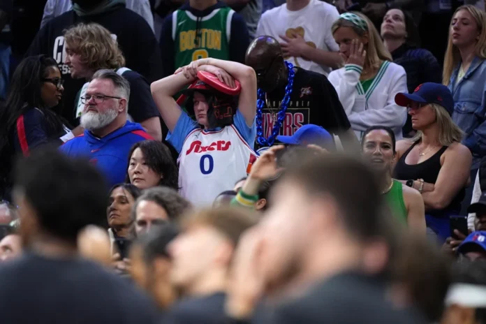 76ers donan entradas para playoffs en casa