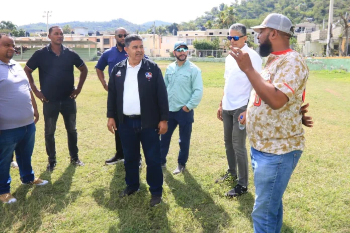 Evaluación del estadio de béisbol en Azua.