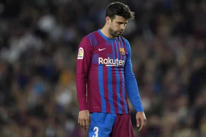 Piqué sancionado por violencia contra árbitro.