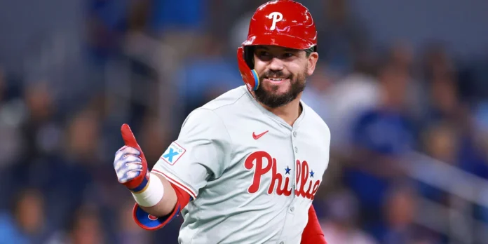 Kyle Schwarber conecta jonrón en victoria.