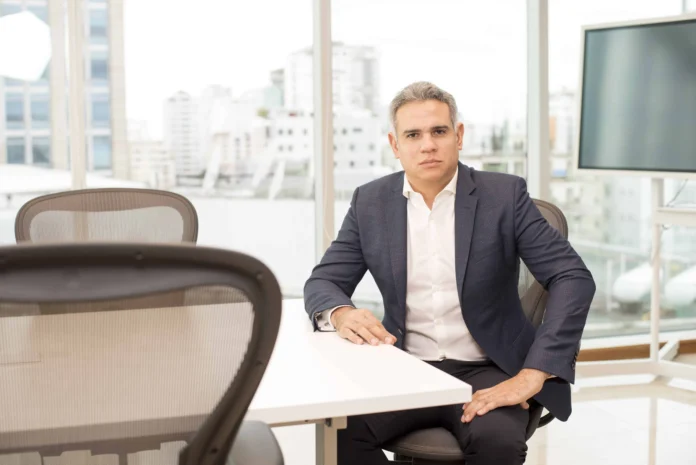 Guillermo Estrella Ramia, líder en derecho corporativo