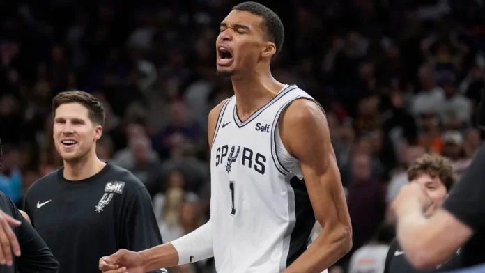 Wembanyama anota 39 puntos en playoffs.