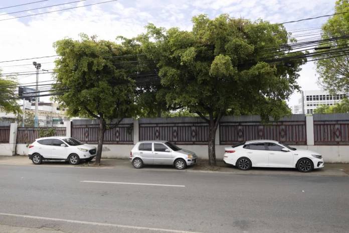 Invasión vehicular en aceras de La Fe