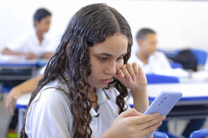 Regulación del uso de celulares en escuelas