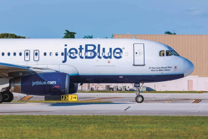 JetBlue reestructura rutas aéreas afectando conexiones.