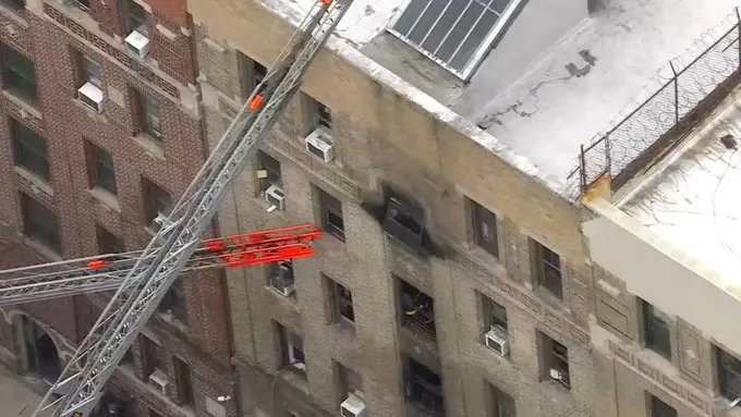 Incendio en El Bronx causa tragedia infantil