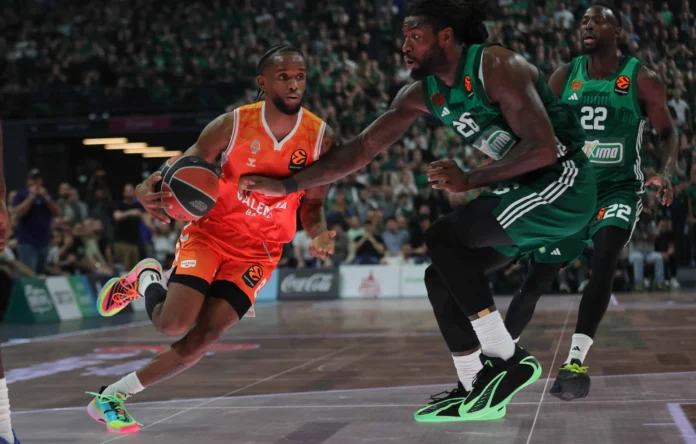 Jean Montero celebra triunfo del Valencia Basket