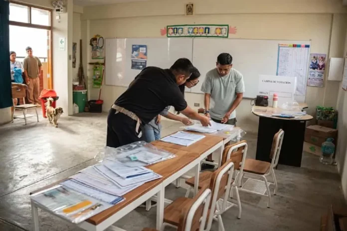 Impresión de papeletas para elecciones peruanas.