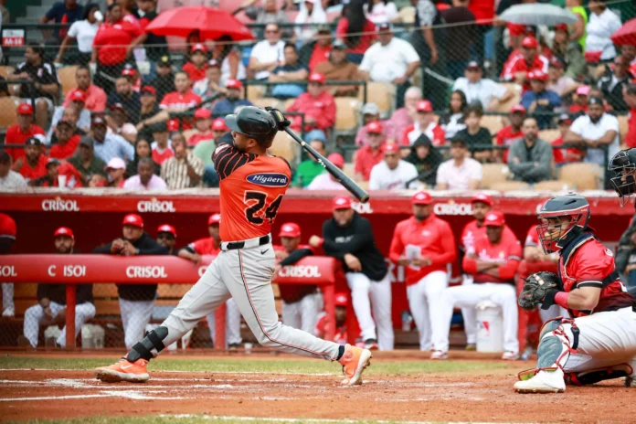 Jeimer Candelario firma con los Toros del Este