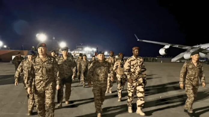 Comandante Batsuuri llega a Haití.