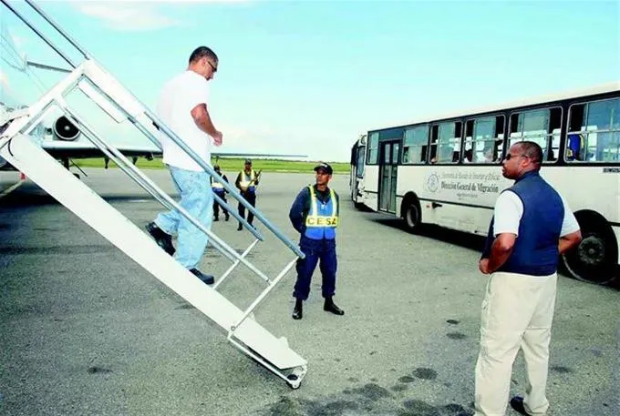 República Dominicana acoge migrantes deportados de EE.UU.