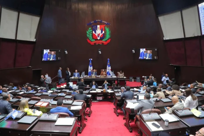 Diputados rechazan diálogo sobre reforma laboral.