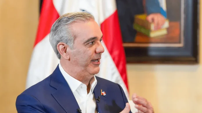 Abinader destaca economía dominicana en entrevista