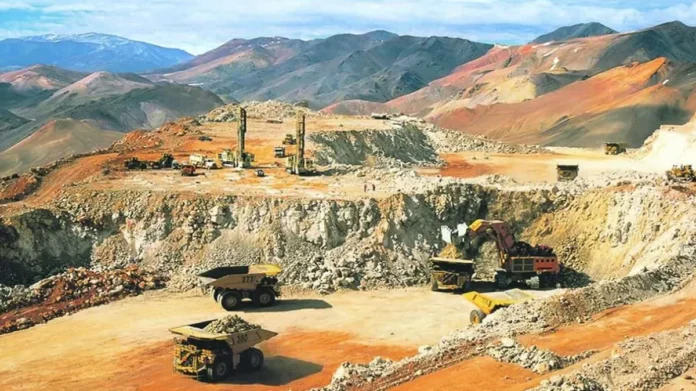 Debate sobre minería y desarrollo en San Juan.