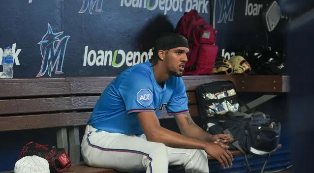 Eury Pérez se retira por lesión en Toronto.