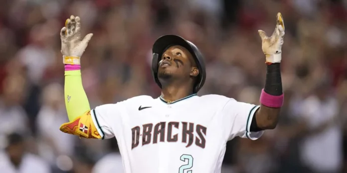 Geraldo Perdomo celebra victoria de Diamondbacks