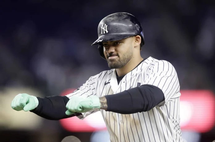 Jasson Domínguez en el campo de juego.