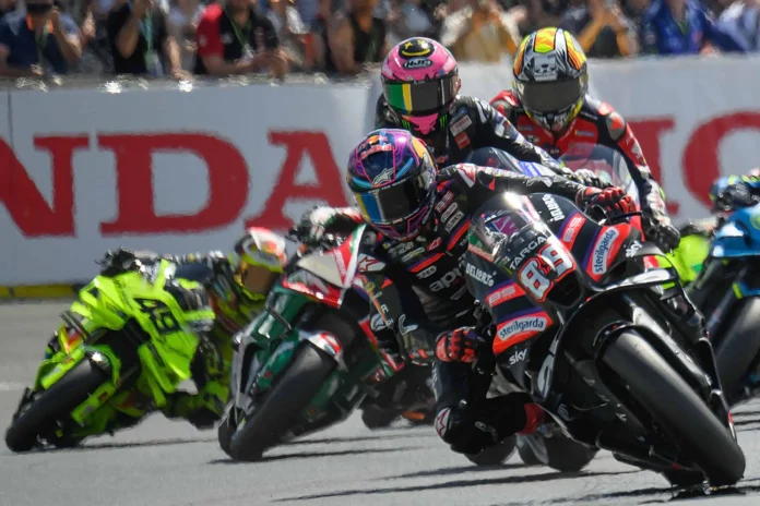 Jorge Martín celebra su victoria en Le Mans.