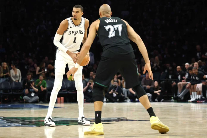 Spurs celebran victoria sobre Timberwolves en playoffs.