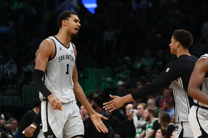 Wembanyama lidera a Spurs en playoffs
