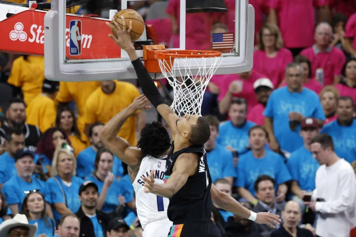Tapones ilegales de Wembanyama en playoffs